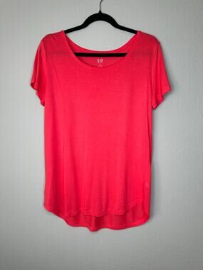 GAP Luxe Women’s Scoopneck 100% Rayon High Low Tee Top Size Medium Coral Red